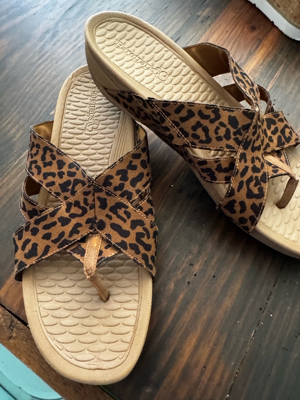 Baretrap women’s comfort Leopard Print Cross-Strap Sandals - Brown size 10